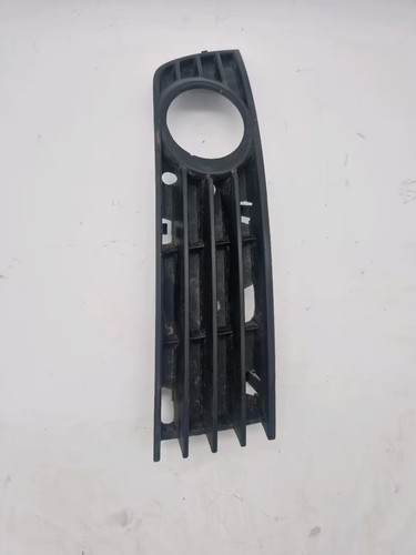Gitter rechts Nebelscheinwerfer Audi A4 B6 1,9tdi (8E0807682A)