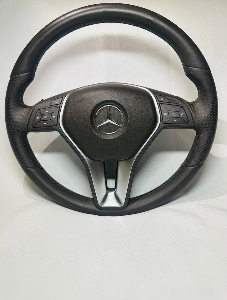 Volante de cuero de lujo Mercedes-Benz Clase C C250 Foto 2 de 4