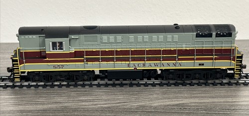 ATLAS HO #7754 Train Master Phase 1 Diesel Locomotive Lackawanna #857 w/DCC! - Picture 3 of 17