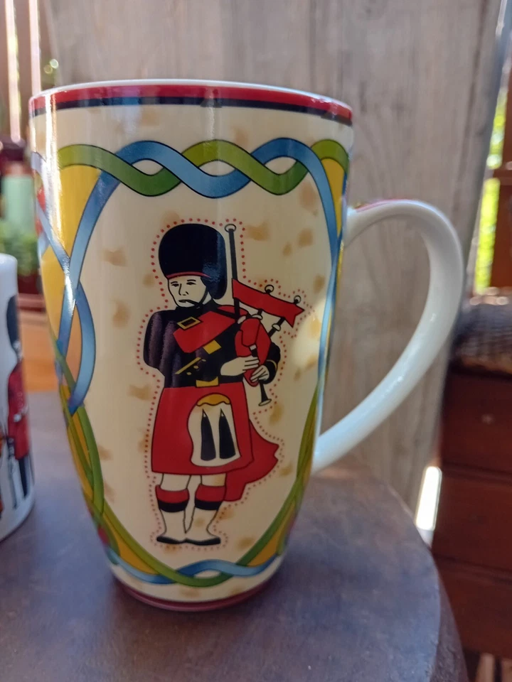 2 MUGS CERAMIQUE PALACE QUEEN'S & ECOSSAIS CELTIQUE PORCELAINE CENDRE D'OS - Photo 3/4