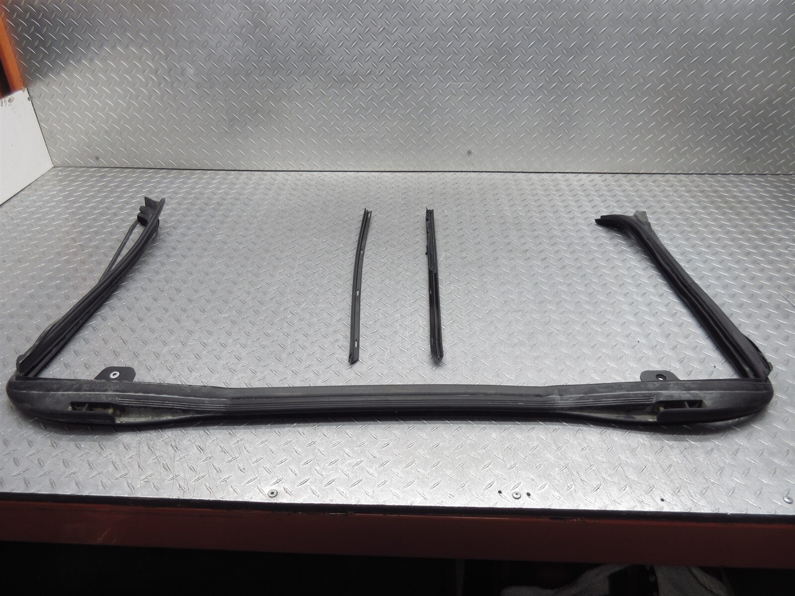 2008 Ferrari F430 Spider 65797300 Front Windshield Windscreen Glass Seal Gasket