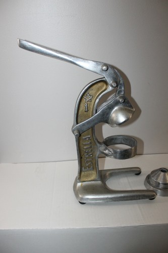 Vintage 1940's French ESTRELLA # 1 Cast aluminum Juicer - Picture 2 of 6