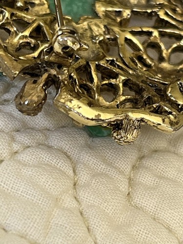 Vintage Open Work Green Faux Stone Gold tone Ornate Pin Brooch - Picture 14 of 23