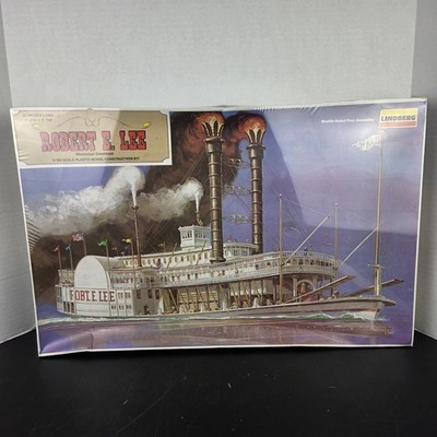 Vintage Lindberg Robert E. Lee Mississippi Steamboat 1/163 Scale Plastic Model