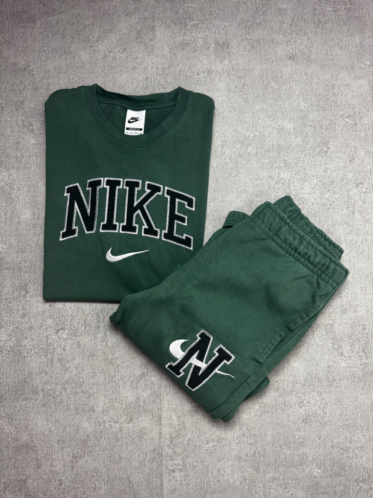 Nike Lot T-Shirt Sweatpants Green XS Loose Fit Oversized Embroidery Dark Green Vintage image 2