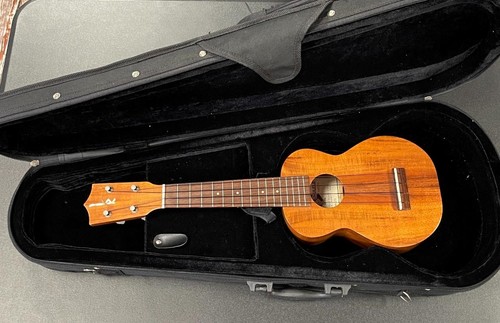 2006 KAMAKA HF-1 SOPRANO KOA UKULELE W/ SOFT CASE- USED.