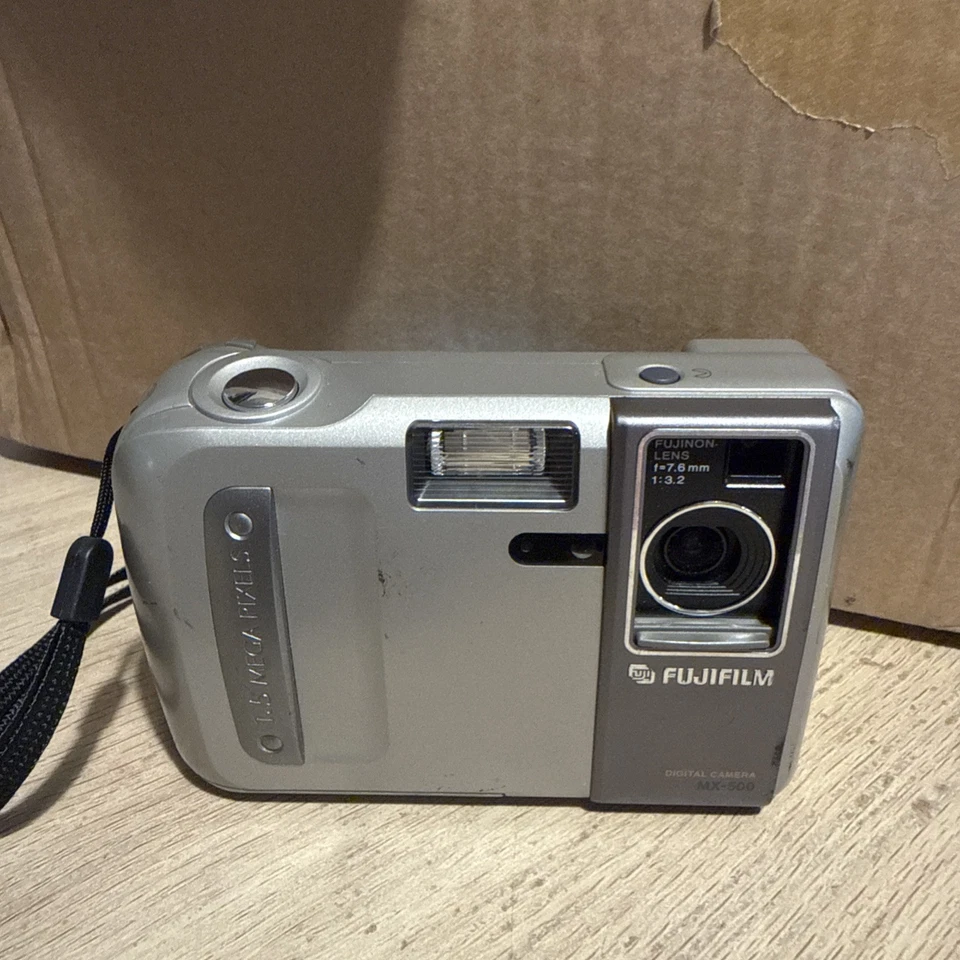 Vintage Fujifilm MX-500 1.5MP Digital Camera Boxed Y2K Retro Digicam - TESTED, photo 2 of 5