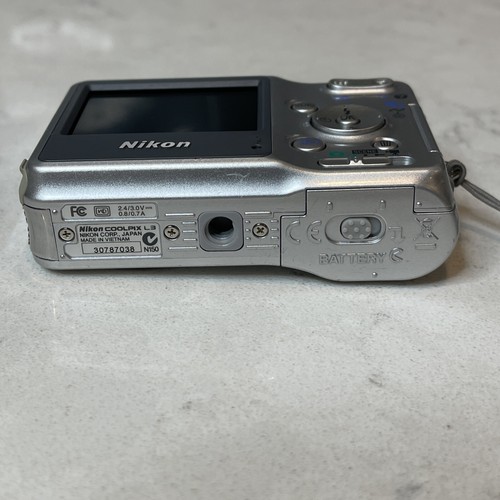 Nikon Coolpix L3 5.1MP Digital Camera Silver 3x Zoom TESTED w 3 SD CARDS!!! - Picture 9 of 16