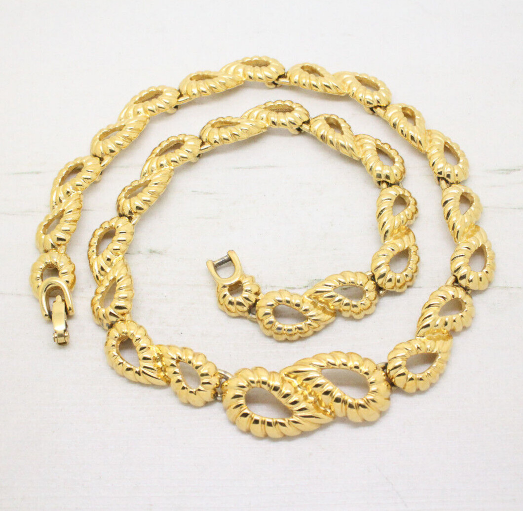 Vintage 1980s Signed Monet Gold Woven Scallop Link Collar NECKLACE Jewellery