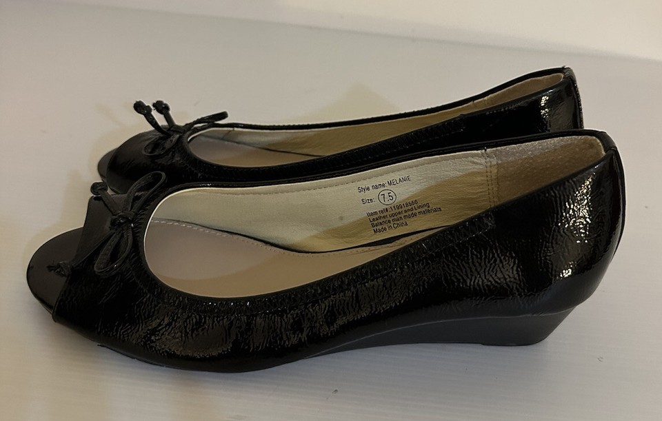 Giovanna Melanie Size 7.5 Women’s Shoes Black Leather Wedge Heels