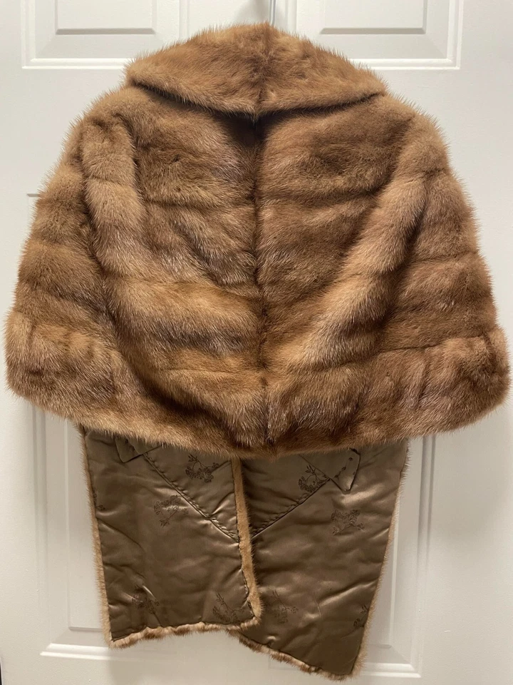 HIGH QUALITY VINTAGE FUR SHAWL BY LEE KAUFMAN FURS - Image 2 of 3