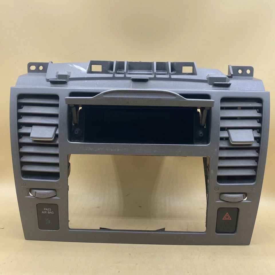 Nissan Versa 2009 interruptor de peligro 68260 Em310 Foto 2 de 4