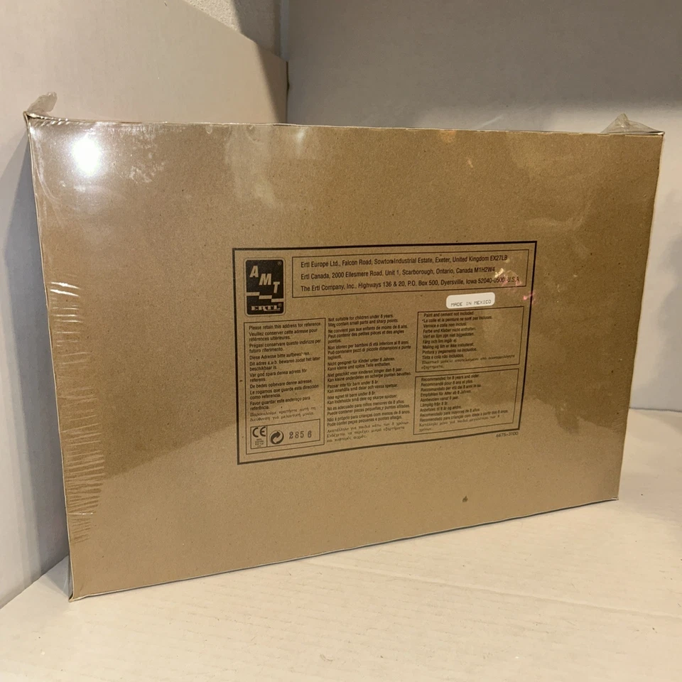 Star Trek Deep Space Nine USS Defiant AMT Ertl Model Kit NIB Sealed - Image 3 of 3