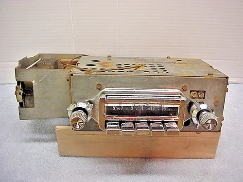 1959 Pontiac Wonderbar Radio - Model 988977
