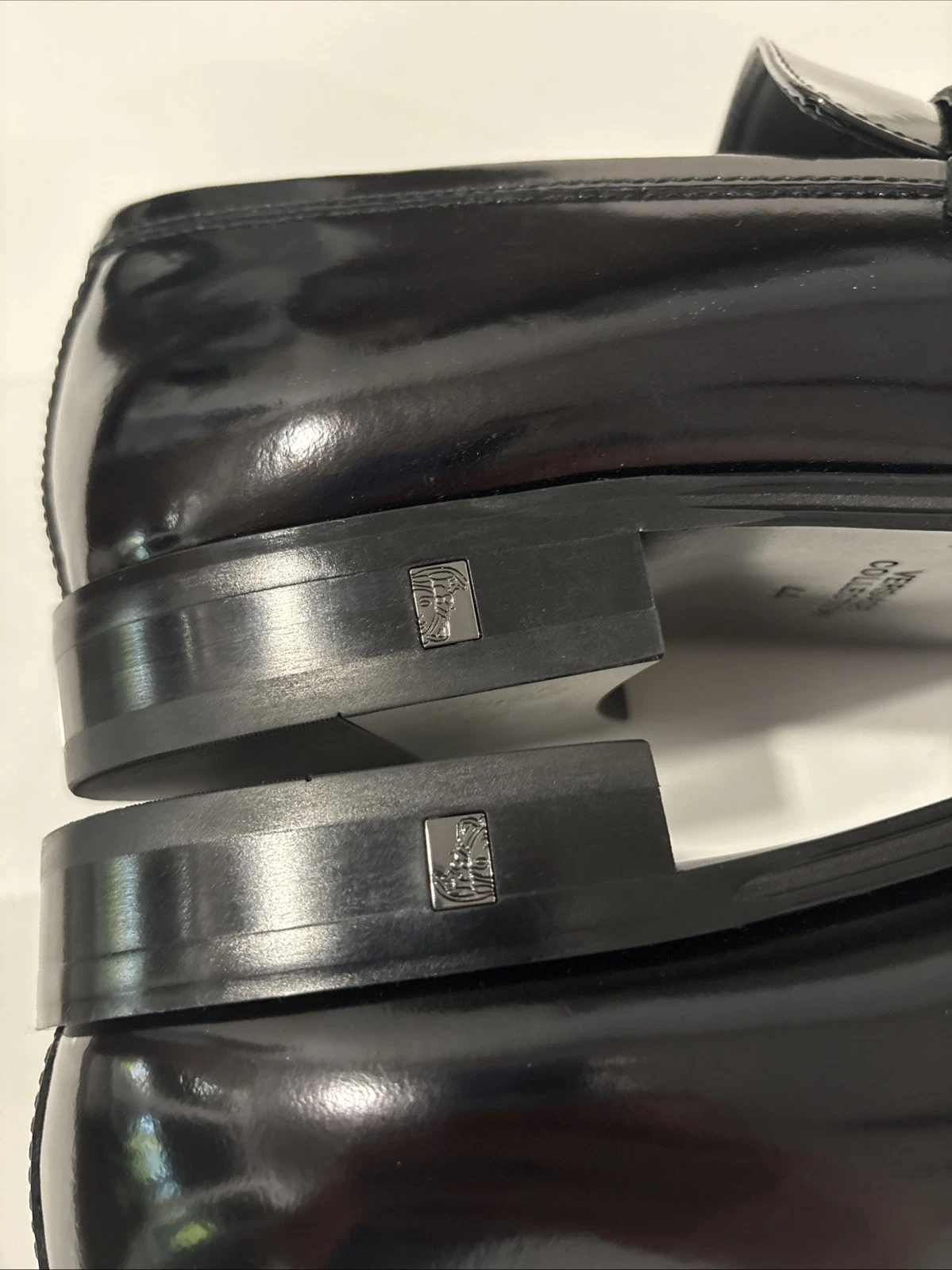 Mocassino Versace nero Penny taglia 44 taglia EU 11 US vernice pelle NUOVO con scatola