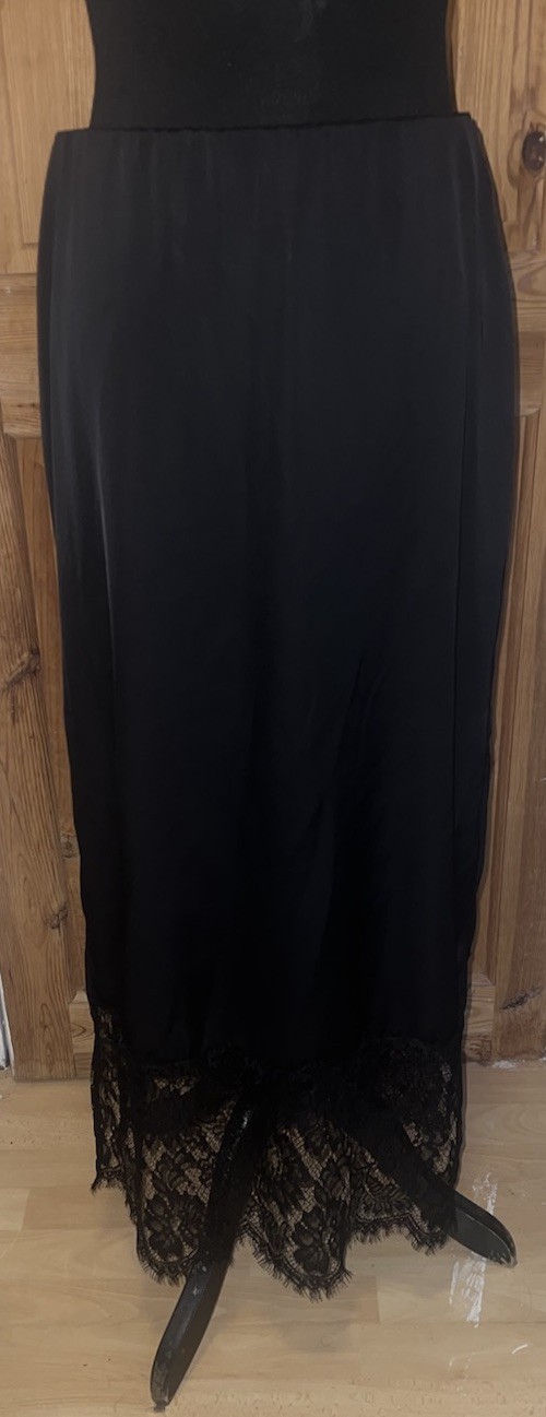 Falda larga de satén negra talla 12 F&F maxi ribete de encaje nueva midi de lujo