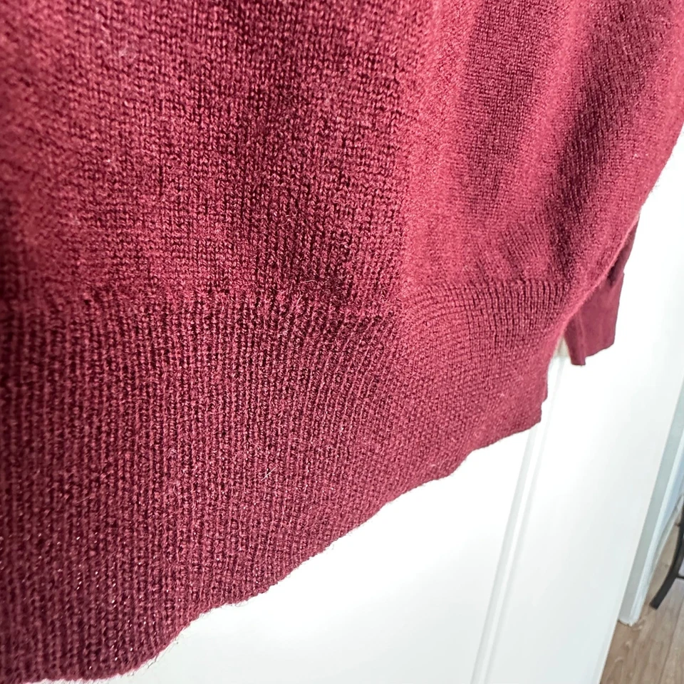 Suéter preto marrom 1826 gola V lã merino feito na Itália borgonha tamanho médio - Imagem 4 de 4