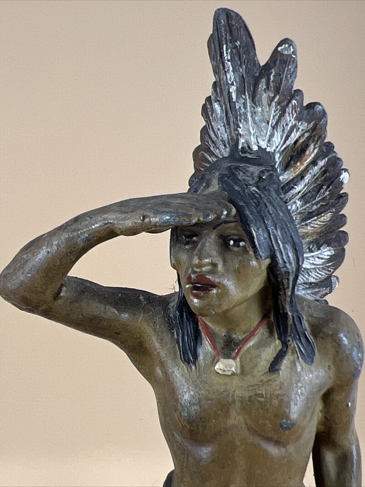 Figurine Hiawatha Indien Sur Canoë – Albâtre Et Bois De Châtaignier 26 Cm