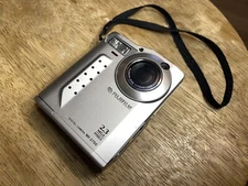 Fujifilm MX-2700 Zoom 2.3MP Digital Camera Silver Tested Works READ