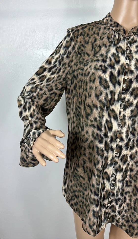 Camisa para mujer Joie estampado animal manga larga sin cuello con botones talla S Foto 3 de 4