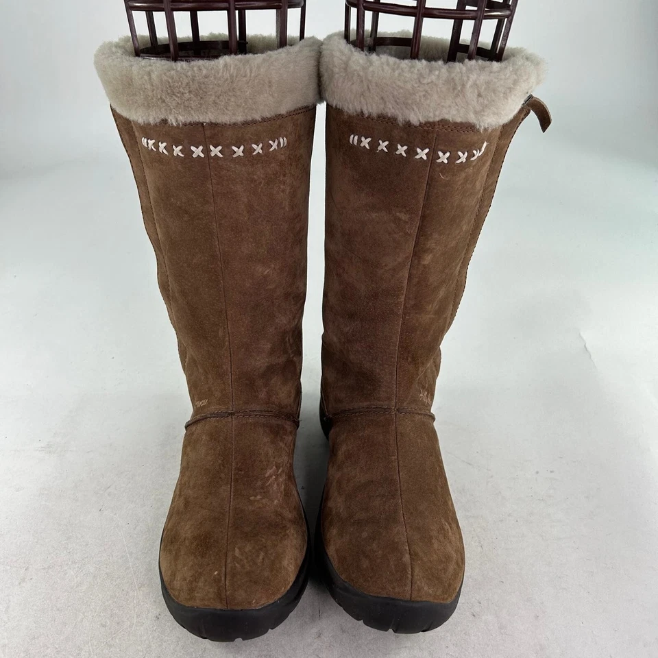 Botas altas de gamuza forradas de lana Helly Hansen para mujer EE. UU. 8 marrón puntada SAGA invierno Foto 2 de 4