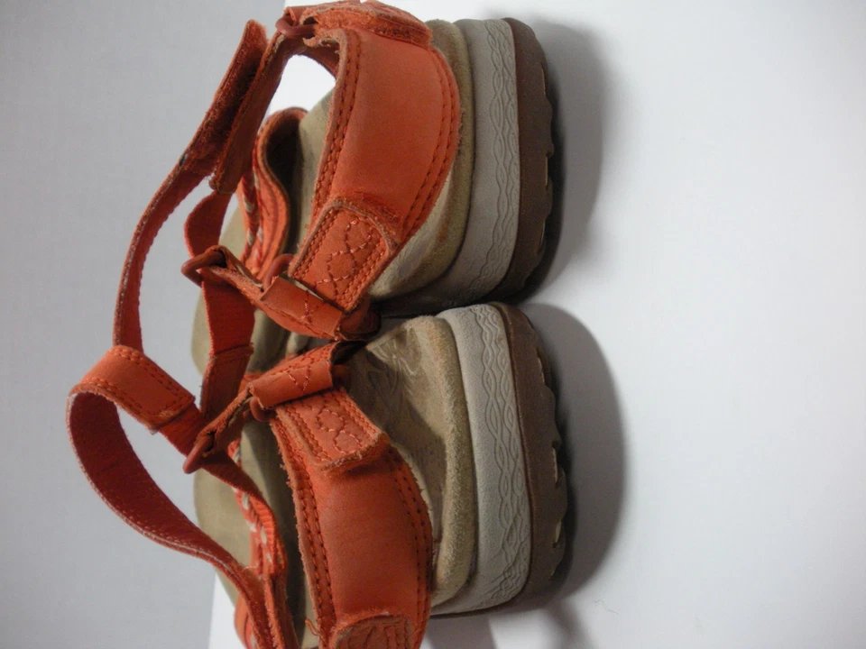 Sandalias Merrell para mujer de cuero cómodas en forma de Q violeta con tiras naranja marroquí Foto 2 de 4