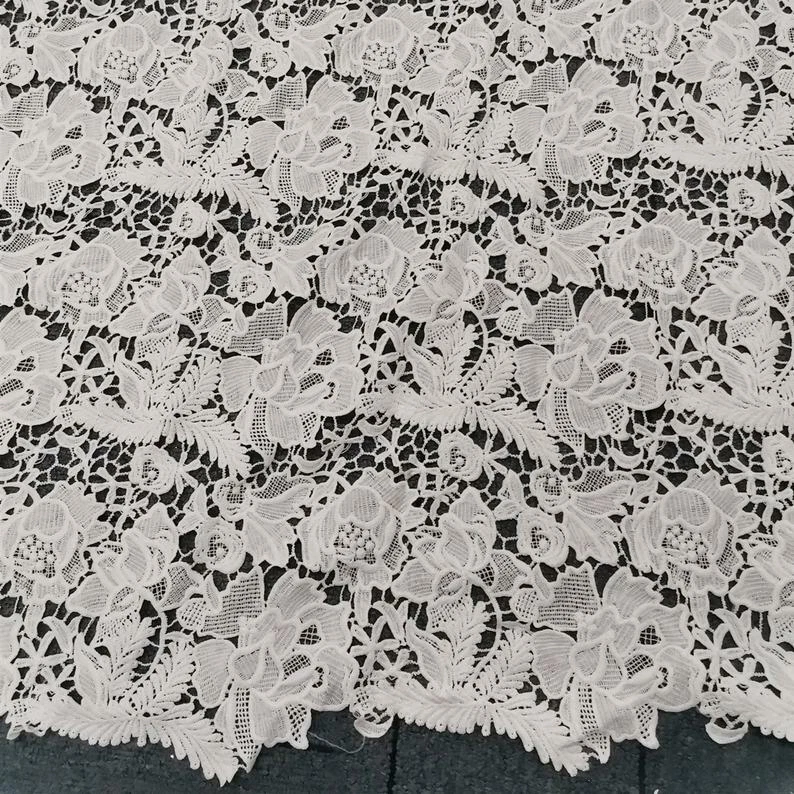 Tela de vestir floral de encaje de guipur bordado blanco roto hoja por yarda Foto 2 de 4