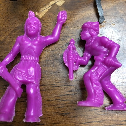 Vintage Plastic Cowboy Indian Accessories 13pcs Men,Horses Mixed Replacements - Picture 5 of 7
