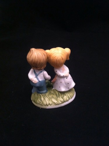 Adorable Vintage Figurine Of Boy & Girl W/ Turtle #F911 - Picture 4 of 11