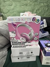 Hello Kitty Wireless Light Up Headphones Bluetooth Pink  White by Sanrio NEW