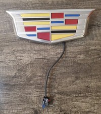 Oem 2021-2024 Cadillac Escalade Emblem Liftgate Release Switch 85641228 Take Off