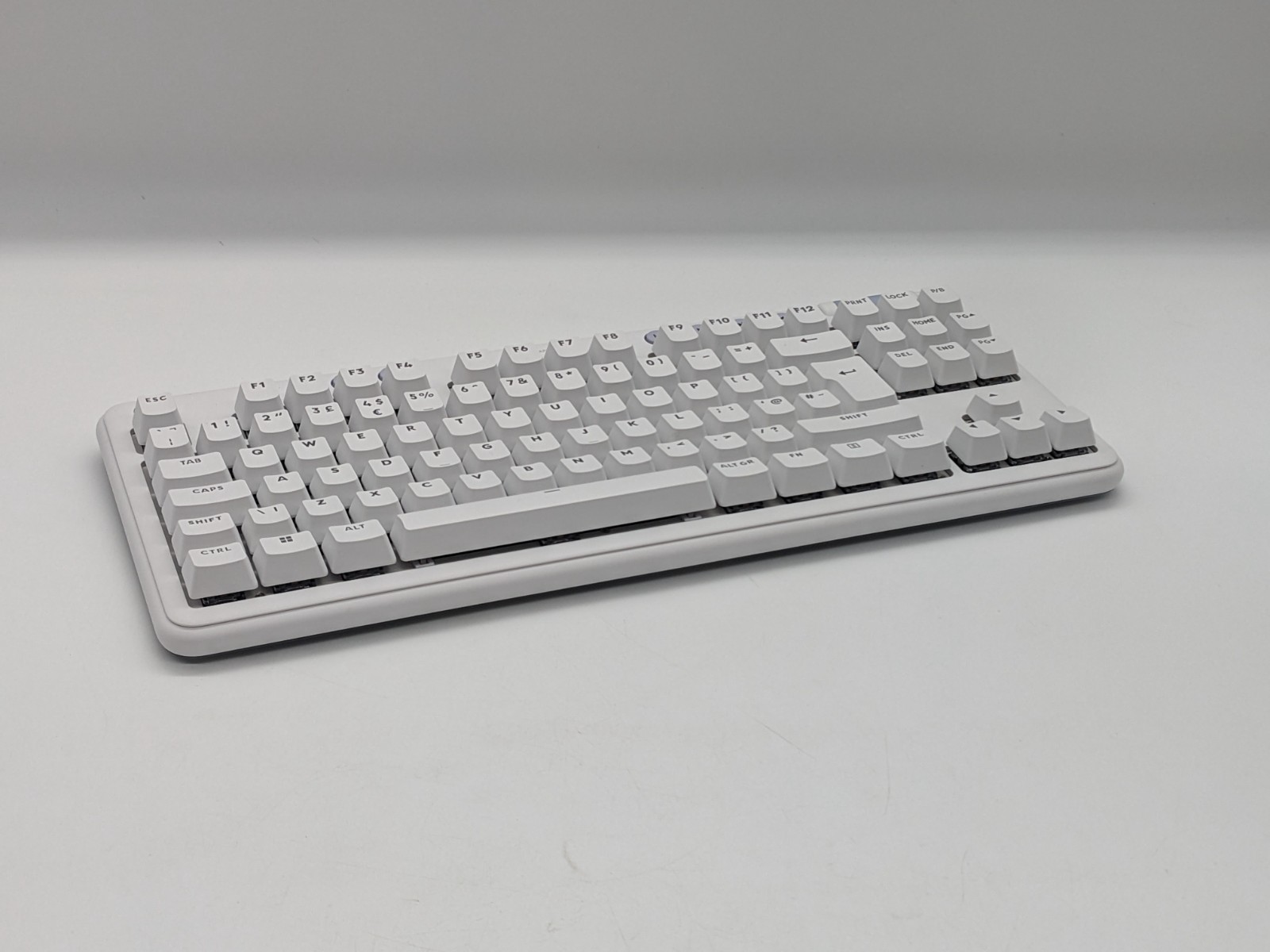 FAULTY Logitech G G713 keyboard USB wired mechanical gaming Lightsync RGB READ