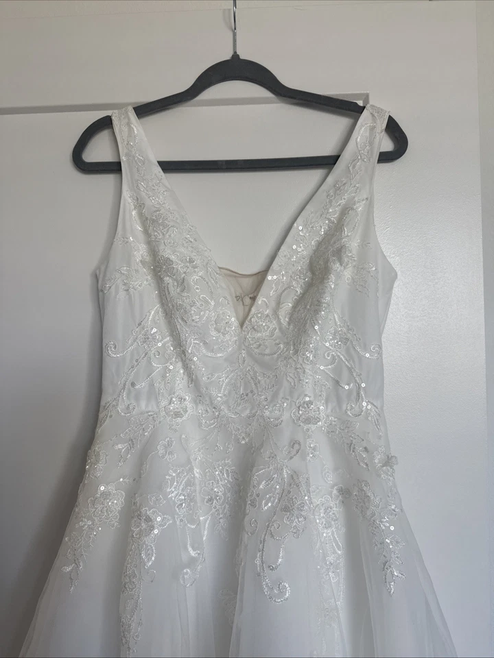 Tea Length Lace Wedding Dress (DB studio) Size 8 - Image 3 of 4