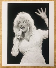 ORIGINAL DOLLY PARTON 1993 BW CONCERT PHOTOGRAPH MAGAZINE 8x10 LUSTER LIMIT PIC