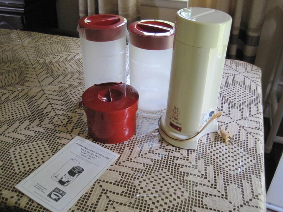 The Iced Tea Pot by Mr. Coffee Model TM1 Red Makes 2 Quarts Vintage
