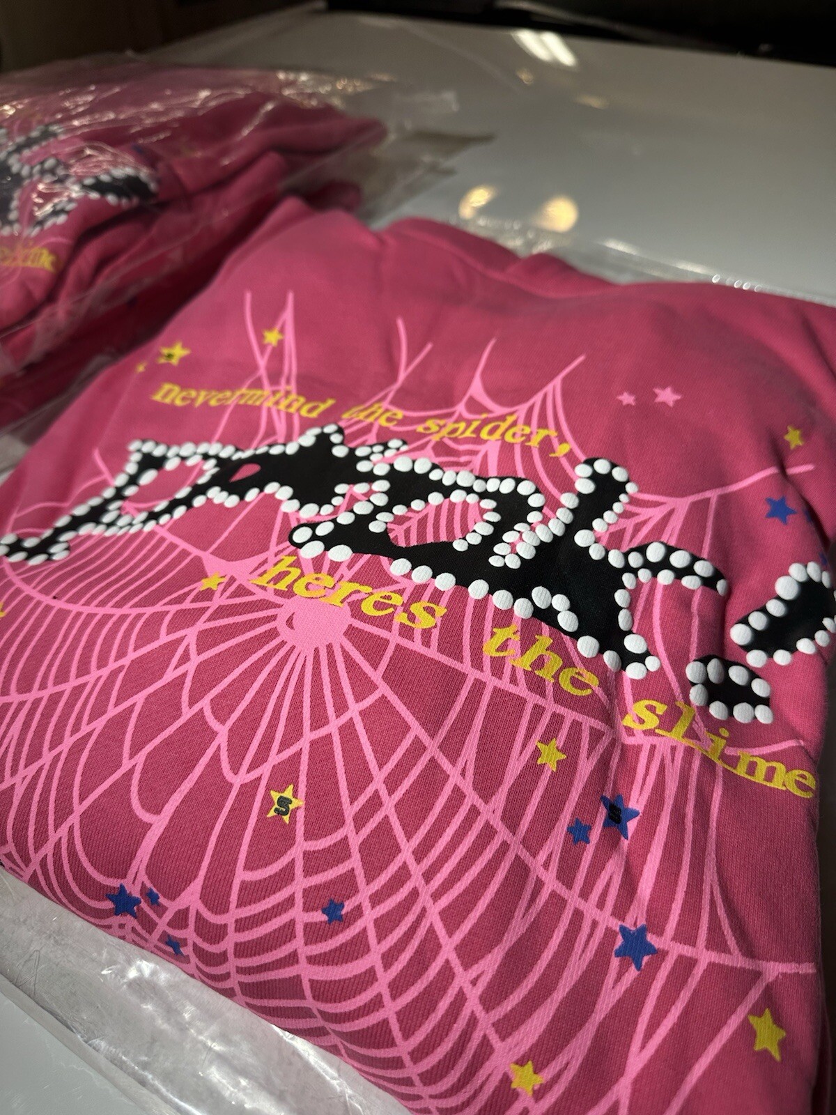 SUDADERA CON CAPUCHA SPIDER WORLDWIDE ROSA WEB - ¡100% ATLÉTICA Y NUEVA! MEDIANO