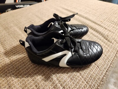 Starter Youth Boys' Athletic Sidewinder Soccer Cleat Size 3 ...gently used