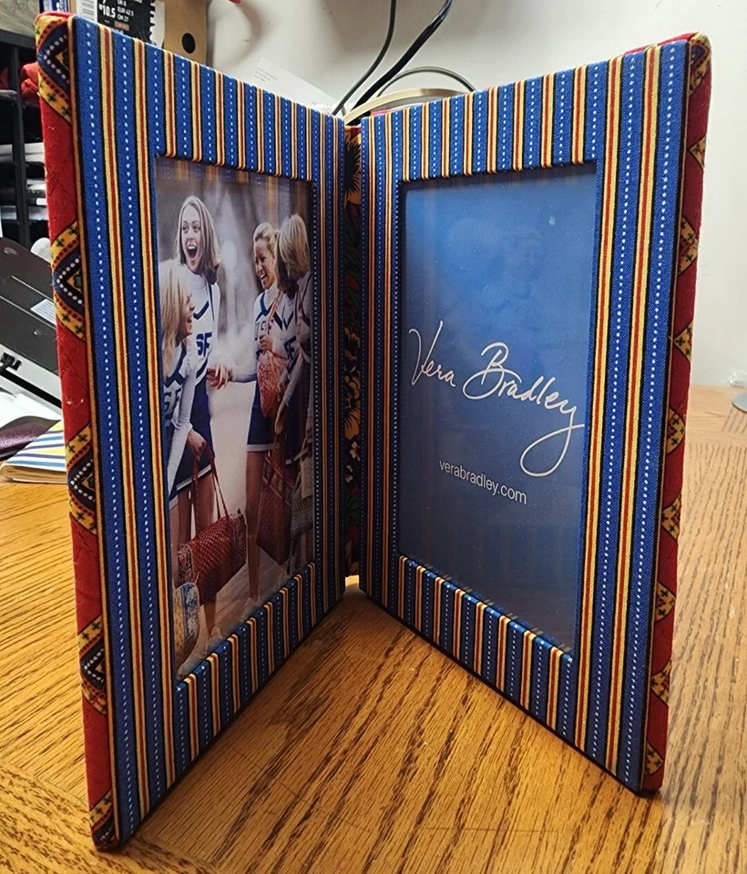 Marco de fotos Vera Bradley Villa rojo geométrico acolchado doble pliegue 4x6 Foto 3 de 4
