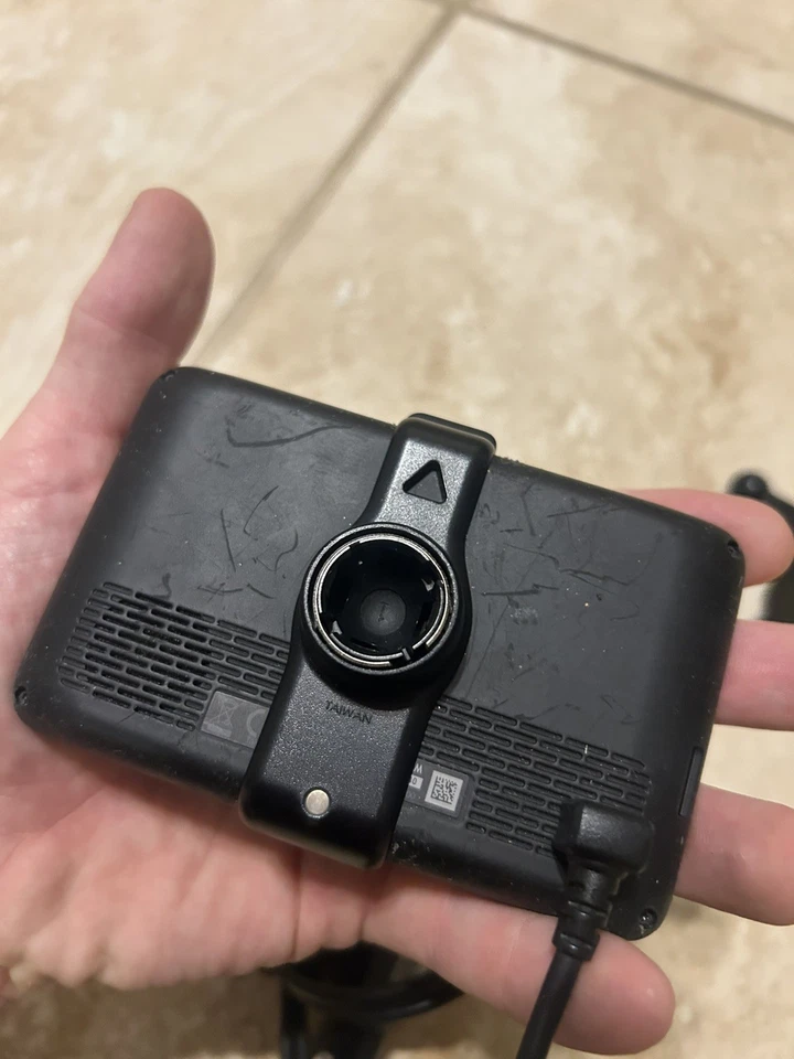 GARMIN NÜVI 2495LM GPS 4.3" BLUETOOTH W/ TRAFFIC RECEIVER PLUG - Image 4 of 4