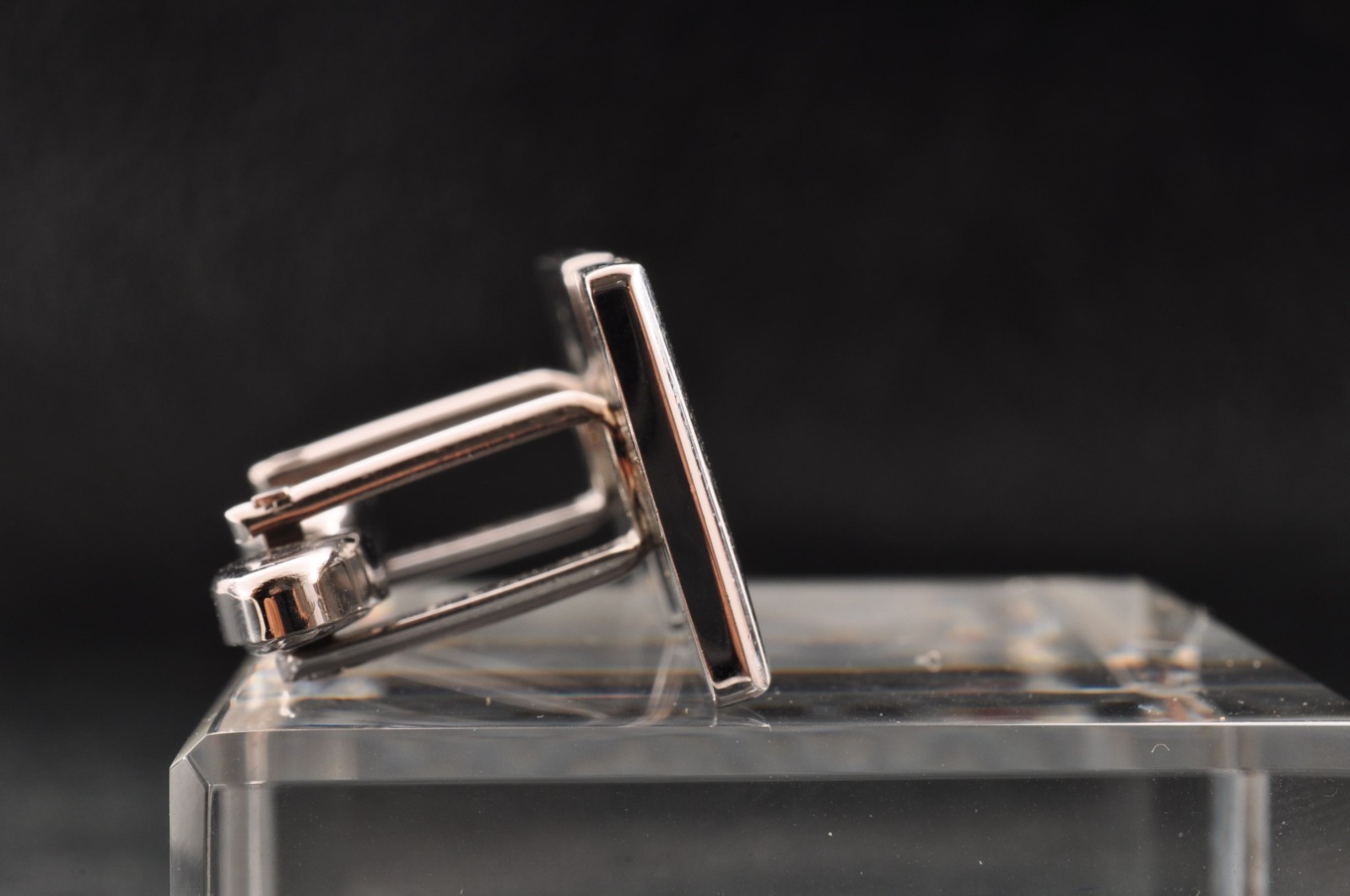 Near mint tie pins and  cufflinks "Mario valentino" gold and silver color case. thumbnail 11