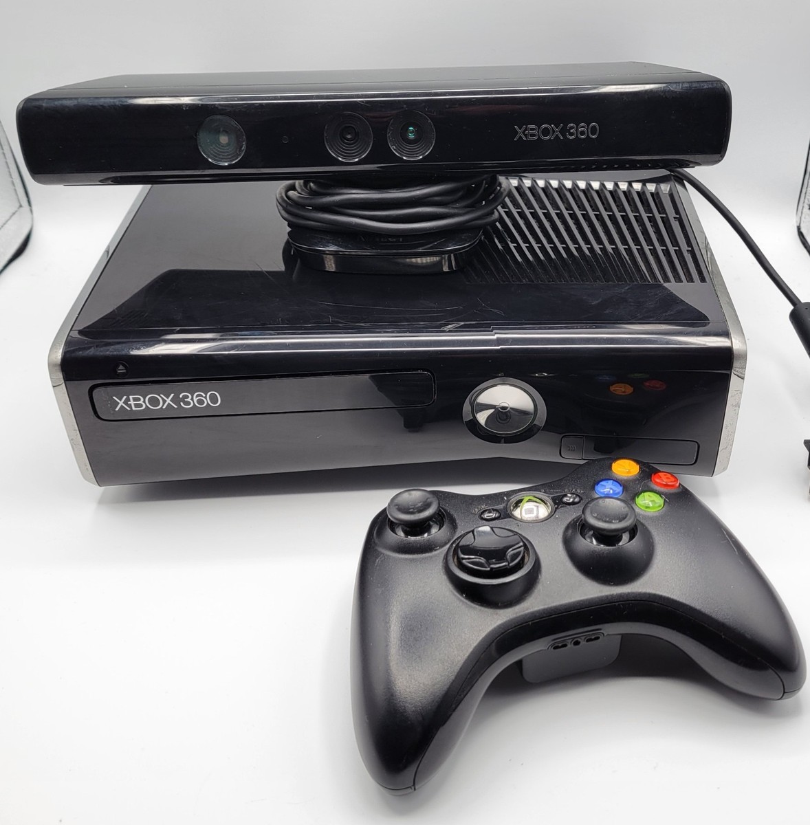 Xbox 360 Slim Console Bundle 15 Games Controllers Model 1439