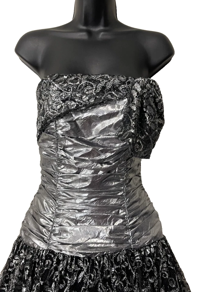 Vestido Metálico De Colección Años 80 Mike Benet Encaje Plateado Negro Gótico Juegos con disfraces Steampunk S Foto 2 de 4