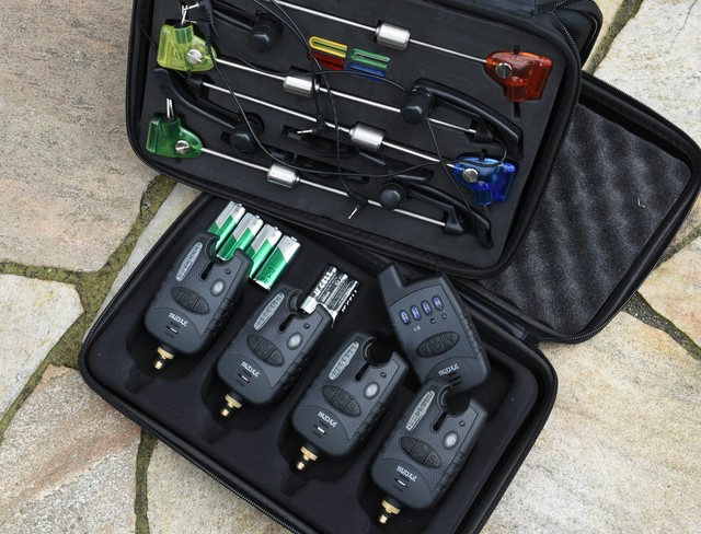 AAA MK Carbon Funk Bissanzeiger 4plus1 Set 1:1 Direktübertragung 9V