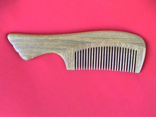 6.69" SUPERIOR QUALITY SANDAL WOOD COMB W/HANDLE- FOR NORMAL/FINE HAIR! NEW! - Picture 2 of 2
