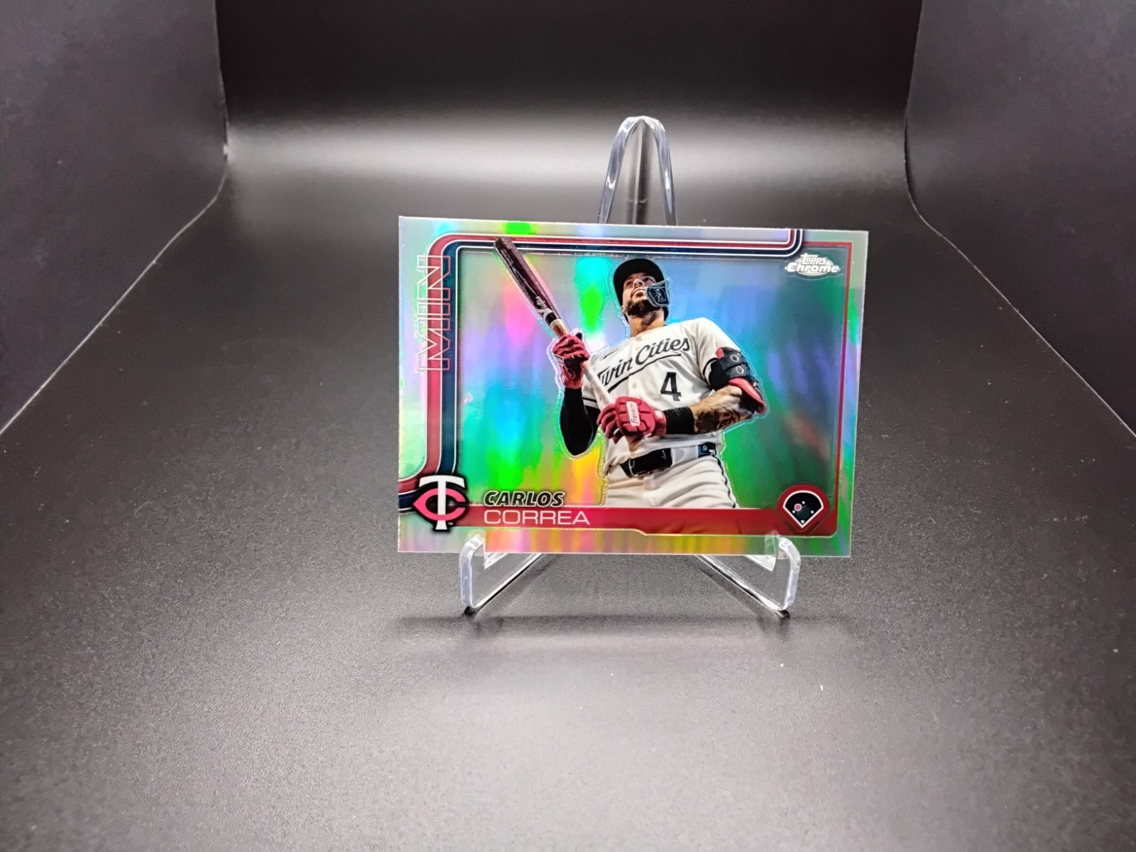 2025 Topps Chrome Image Variation Carlos Correa Refractor #204