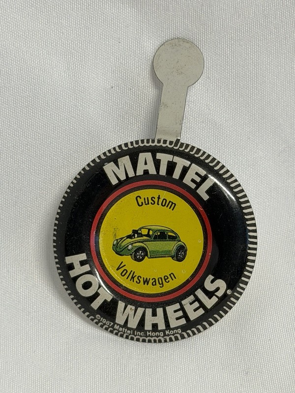 1967 MATTEL HOT WHEELS RED LINE ERA ROUND BUTTON PIN CUSTOM VOLKSWAGEN YELLOW