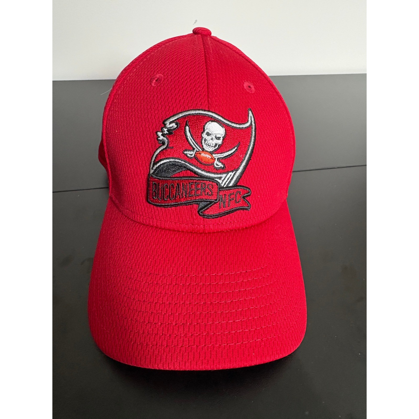 New Era 39THIRTY Tampa Bay Buccaneers Hat Red NFL Stretch Fit Cap Medium Large
