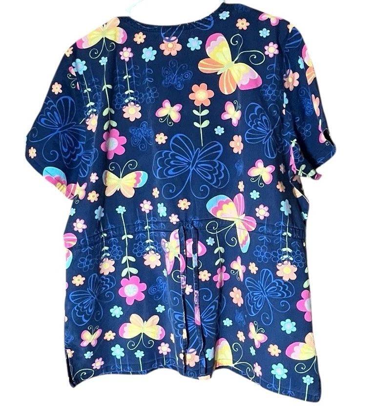 Blusa Médica SB Para Mujer Talla Grande Azul Algodón Mariposas Flores Bolsillos Foto 2 de 4