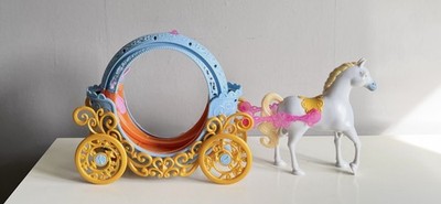 Hasbro Disney Cinderella Puppe Pumpkin Transforming Horse & Carriage 2015