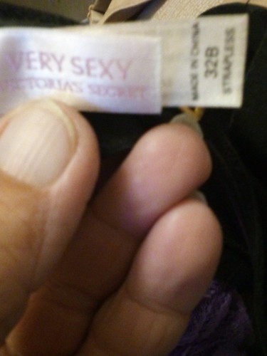 Victoria Secret Very Sexy Strapless Size 32B Black Push Up - Picture 3 of 3